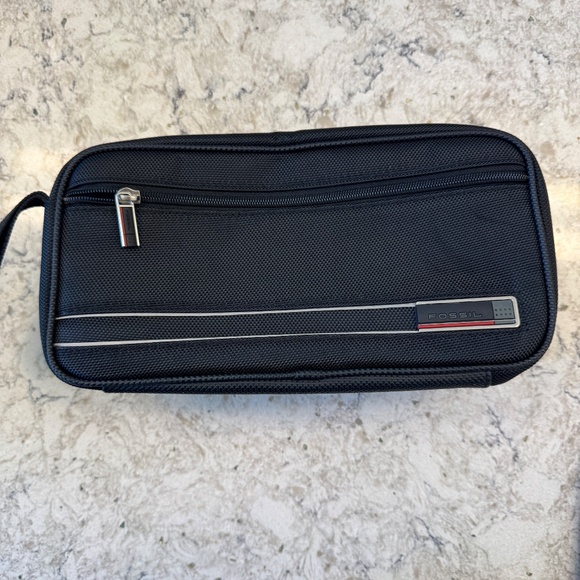 Fossil Travel Toiletry Bag in black stylish practical accessory perfect for men - Picture 13 of 13